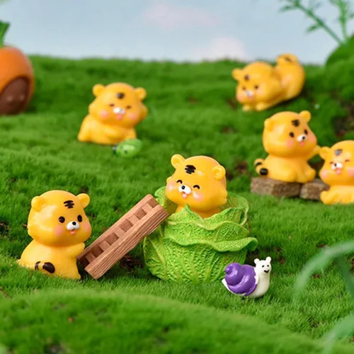 Miniatura 7 de NUOBESTY Juego de adornos de mini tigre, 7 figuras de resina de 1.02 pulgadas, modelos creativos de tigre pequeño, decoración de escritorio