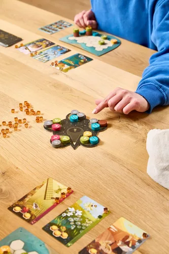 Miniatura 8 de Asmodee Harmonies Juego de mesa - Crea paisajes oníricos, juego estratégico y poético, juego familiar divertido para niños y adultos, a partir de 10