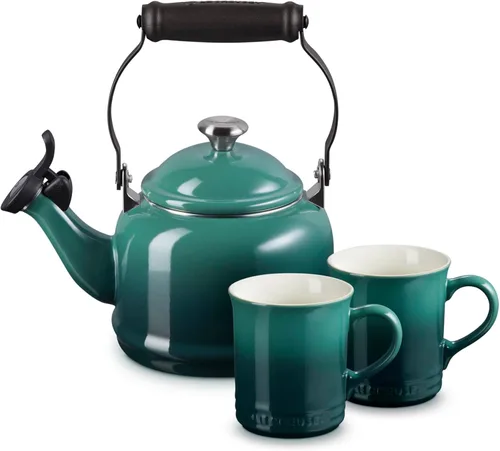 Le Creuset Juego de 2 tazas esmaltadas en acero con acabados metálicos y cerámica, 1.25 cuartos de galón de agua y (2) tazas de 14 onzas, Artichaut