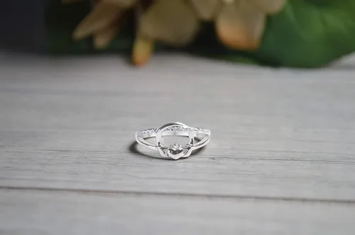 Miniatura 4 de Womens Irish Traditional Claddagh Ring 925 Sterling Silver Cubic Zirconia Statement Ring Love Loyalty and Friendship Heart