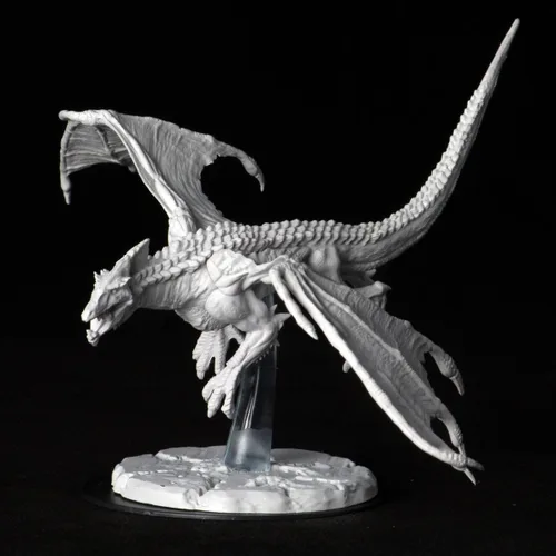Miniatura 3 de Las maravillosas miniaturas de D&D Nolzur: Joven Dragón Blanco