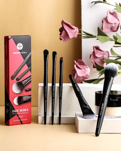 Miniatura 8 de EIGSHOW Juego de 5 brochas de maquillaje diario para base, polvo y delineador de ojos, vegano y libre de crueldad, kit de brochas de maquillaje Negro
