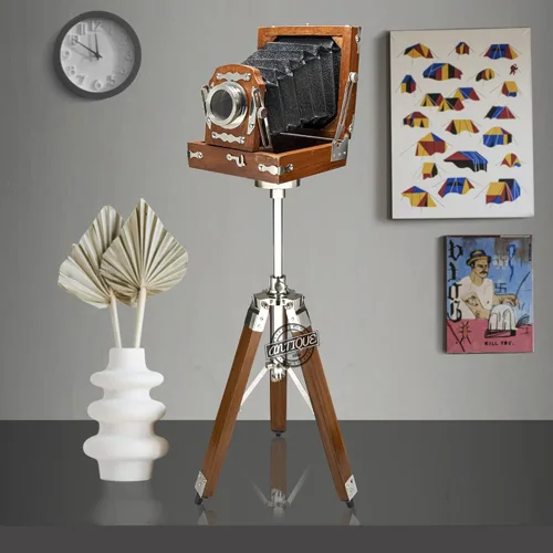 Cámara de película de aspecto vintage antiguo en trípode de madera, estudio coleccionable, decoración del hogar, regalo, 24 pulgadas