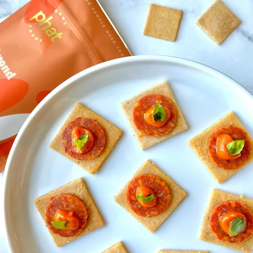 Miniatura 5 de Real Phat Foods - Galletas de harina de almendras Cheddar - Bocadillo keto bajo en carbohidratos y sin gluten - Paquete de 3 (Cheddar)