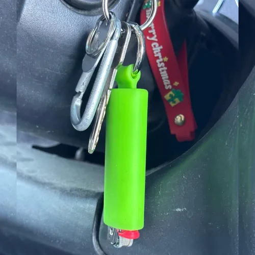 Miniatura 7 de Lighter Holder for J6 BIC Lighters. Keychain Lighter Case. Silicone Keychain case has a Spring Clip Attached to Easily Secure to Any Bag, Key Ring