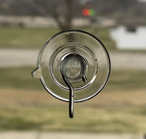 Miniatura 2 de Paquete de 9 ganchos medianos de 1 3/4 pulgadas Pennsylvania resistentes con ventosa para ventanas de cristal. Para letreros de adornos navideños