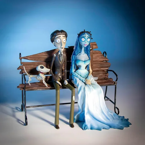 Miniatura 3 de Set Figura Víctor y Emily Sentados en Banco