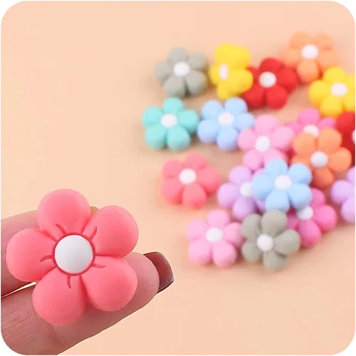 Miniatura 3 de Decoendiy 15 cuentas de silicona de flores de margarita, cuentas coloridas en forma de girasol, cuentas planas de dibujos animados, cuentas