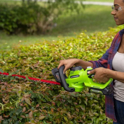 Miniatura 2 de Greenworks Cortasetos de corte láser inalámbrico de 24 V y 22 pulgadas, batería USB de 4.0 Ah y cargador incluidos