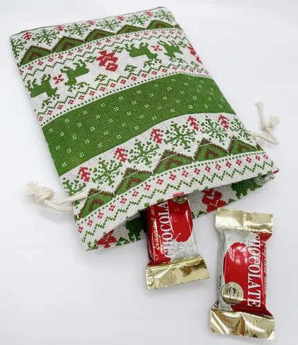 Miniatura 4 de Jexila 24 bolsas de regalo de arpillera de Navidad de 4 x 6 pulgadas, reutilizables, pequeñas bolsas de dulces con cordón de Navidad para niños