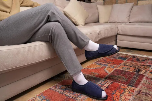 Miniatura 10 de Pantuflas para diabéticos con punta abierta para hombres, extra anchas, espuma viscoelástica, puntera abierta, antideslizantes, para personas