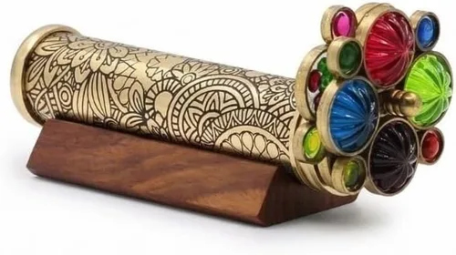 Miniatura 10 de Caleidoscopio de latón lacado con patrón floral grabado a mano, incluye dos ruedas giratorias separadas, un regalo único para mi hijo, nieto, hija.