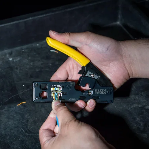 Miniatura 5 de Klein Tools VDV226-107 Crimpadora modular compacta de cable de datos de trinquete/pelacables/cortador de alambre, CAT6, CAT5, CAT3, cable de voz