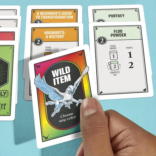 Miniatura 7 de Monopoly Deal: Juego de cartas de Harry Potter Juegos familiares para niños y adultos A partir de 8 años 2 a 5 jugadores 15 minutos