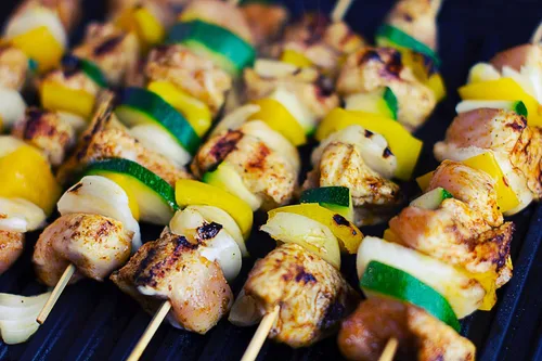 Miniatura 5 de KingSeal - 1600 pinchos de madera de bambú natural para parrilla, 10 pulgadas x 0.118 in de diámetro, para shish keabs, barbacoa y arreglos