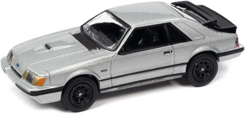 Ford Mustang SVO 1986 Silver Metallic with Black Stripes Classic Gold Collection Series Edición limitada a 12768 piezas en todo el mundo 1/64 Modelo