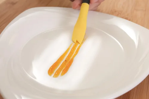 Miniatura 4 de Mercer Culinary Juego de cepillos de silicona para chapado en silicona, 5 cepillos y un estuche de transporte
