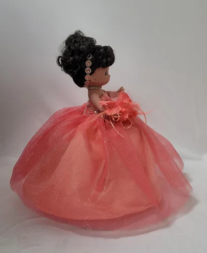 Miniatura 2 de KINNEX COLLECTIONS SINCE 1997 Muñeca de centro de mesa de quinceañera de 17 pulgadas - Vestido de tul, decoración de mesa y recuerdo Mis Quince Años