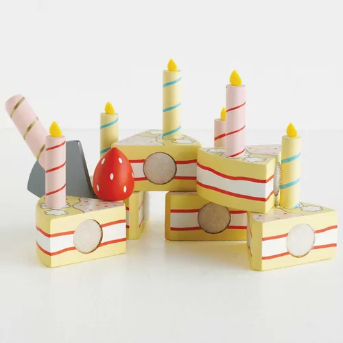 Miniatura 5 de Le Toy Van - Honeybake - Juguete de madera de vainilla para niños, pastel de cumpleaños, comida de simulación, perfecto para juegos de roles