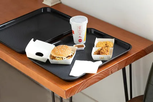 Miniatura 5 de Aebeky Bandejas de plástico para cafetería, bandejas de comida rápida, 13 x 17 pulgadas, juego de 6 (negro)