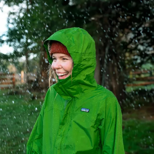 Miniatura 7 de GEAR AID Revivex Durable Water Repellent (DWR) Spray for Waterproof Jackets, Rain Gear, Gore-TEX, Tents & Camping Gear – Restore Waterproofing &