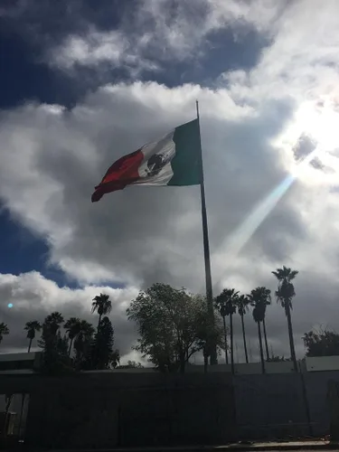 Miniatura 6 de Bandera de México de 3 x 5 pies - Banderas nacionales mexicanas de poliéster de calidad para interior/exterior con color vivo, ojales de latón