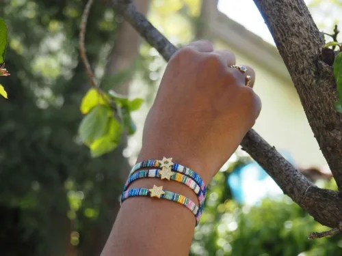 Miniatura 25 de Alef Bet by Paula Macrame Friendship Bracelet in Shades of Blue with Gold-plated Jewish Star of David Charm