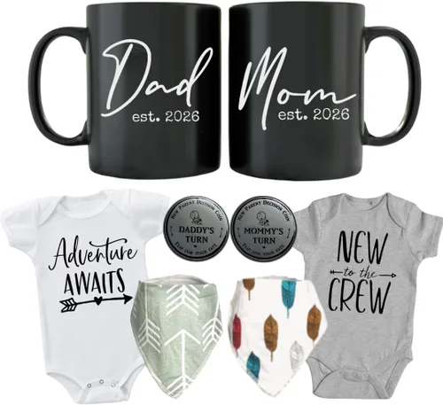 Juego de regalo de embarazo – New Mom and Daddy Est 2026 Juego de tazas de 11 onzas con mameluco "Adventure Awaits & New to Crew" de 0 a 3 meses –