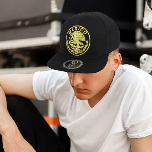 Miniatura 4 de Trendy Apparel Shop Gorra de malla bordada con diseño de águila de la Ciudad de México