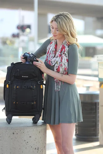 Miniatura 12 de VANGUARD ALTA FLY 55T G2 DSLR - Mochila convertible para cámara, 8 ruedas giratorias/carretilla, capacidad de 22 litros, capacidad para laptop de 14