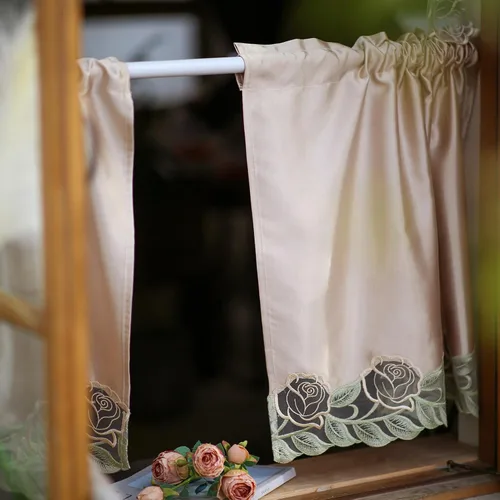 Miniatura 6 de SUTAVIA Juego de 2 cortinas clásicas de encaje rosa para cocina, cortinas de cafetería, cortinas de satén dorado con bolsillo para barra