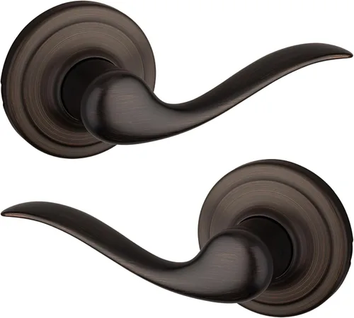 Kwikset Tustin Manija de Puerta de Paso Interior, Palanca para Puertas de Armario y Pasillo, Palanca de Manija Reversible Sin Bloqueo, Bronce Bronce