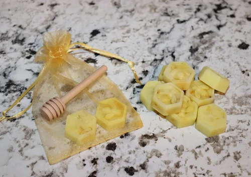 Miniatura 8 de Honeycomb Honey Bee Baby Shower Favores – Fiesta de Cumpleaños Cabras Leche y Miel Aroma Jabones de Género Revela Fiesta Paquete de 20