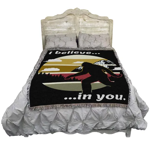 Miniatura 2 de Pure Country Weavers Squatch Believes in You Manta – Bigfoot Sasquatch Gift Fantasy Tapestry Cobija tejida de algodón – Fabricado en los Estados