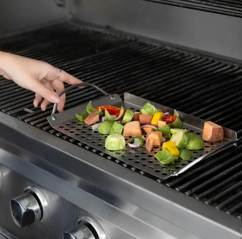 Miniatura 4 de Outset 76631 Rejilla de acero inoxidable para parrilla, sartén de barbacoa de 11 x 7 pulgadas con asas