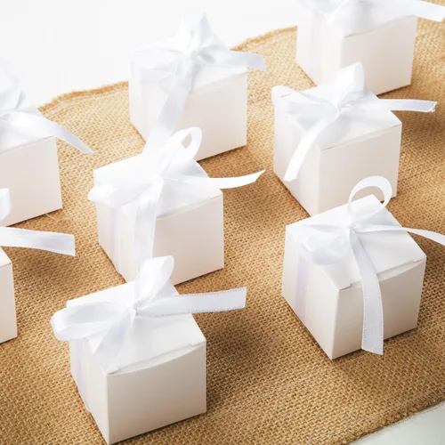 Miniatura 2 de Caja Awell de corazones y caja de 2" x 2" x 2" con moño Caja blanca con cinta blanca