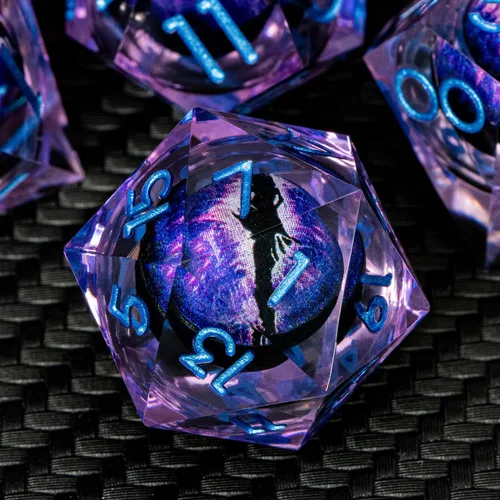 Miniatura 8 de ARUOHHA Juego de dados DND de núcleo líquido, 7 piezas de dados de resina azul afilados compatibles con juegos de rol D&D, juego de dados