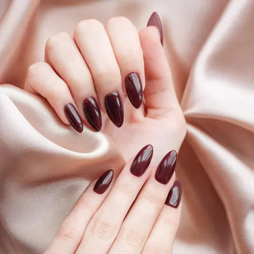 LECHAT Esmalte de gel – Rich Love, color y parte superior en una capa, brillante de larga duración, esmalte de gel rojo oscuro Amor rico