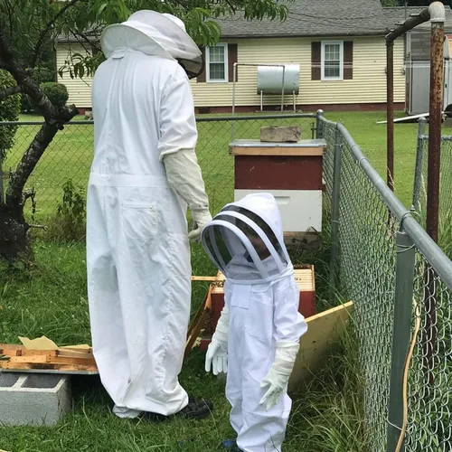 Miniatura 7 de Luwint Kit de ahumador de abejas para niños, mini ahumador de colmena de abeja de 7 pulgadas con guantes de apicultura XS para niños y niñas de 4 a