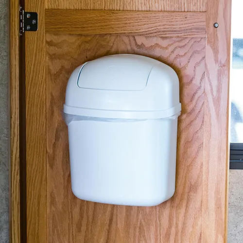 Miniatura 6 de Camco - Cubo de basura pequeño para montar en puerta