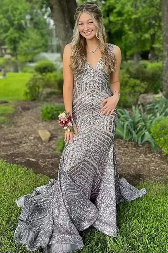 Miniatura 4 de Toreque Women's Long Sequin Mermaid Prom Dresses Deep V Neck Sleeveless Formal Evening Party Gowns with Train