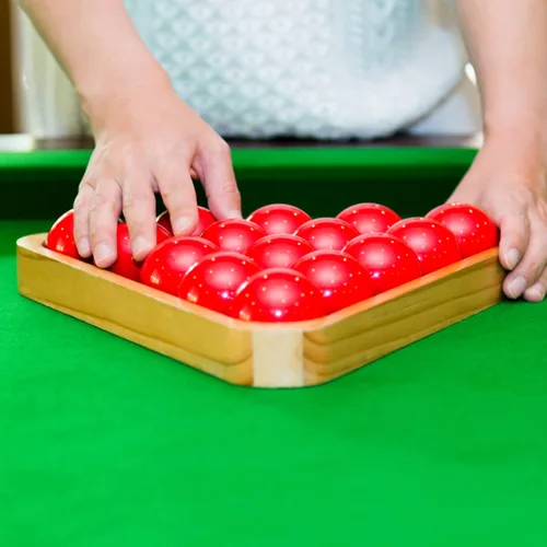 Miniatura 7 de TOPZEA Paquete de 2 estantes de madera para bolas de billar, juego de estantes triangulares de madera maciza de 8 bolas de diamantes de 9 bolas