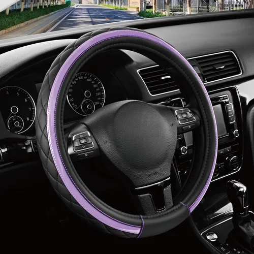 Road Comforts Funda de Volante de Cuero – Negro y Morado, Ajuste Universal 14.5-15 Pulgadas, Cuero de Microfibra, Diseño Antideslizante y Púrpura