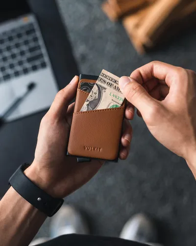 Miniatura 4 de VULKIT Cartera desplegable para tarjetas de crédito con ranuras de cuero adicionales con bloqueo RFID, funda delgada para tarjetas de metal, Marrón