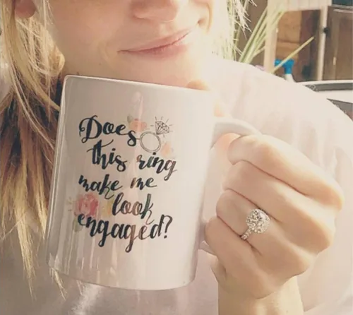 Miniatura 2 de Oh, Susannah, juego de tazas de compromiso con las leyendas "Does this ring make me look engaged?" y "I put a ring on it", dos tazas de 11 onzas