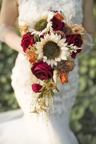 Ansofi Ramos de boda de girasol vintage de 9 pulgadas para novia, ramo de novia en cascada de rosa artificial color burdeos, ramo rústico color