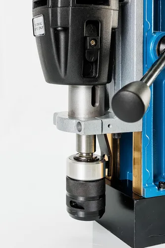 Miniatura 6 de Unibor EQ50 3MLC - Taladro magnético QuickHitch, versátil y duradero, 2 velocidades de engranaje para un corte óptimo, ideal para trabajos de metal
