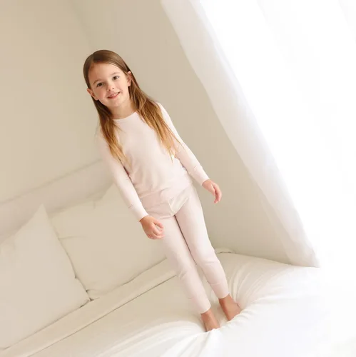 Miniatura 37 de Posh Peanut Pijamas para niñas, suaves, de viscosa de bambú para niños, pijamas a juego de manga larga para niñas