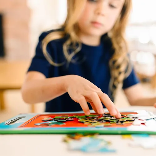 Miniatura 7 de Melissa & Doug Juego de rompecabezas magnéticos para llevar - En la granja (2 x 15 piezas) Juguete de actividad de viaje para preescolares y niños