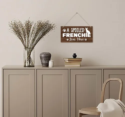 Miniatura 4 de Funny A Spoiled Frenchie Lives Here - Letrero decorativo de madera impresa, decoración de placa de madera colgante para el hogar, regalos divertidos